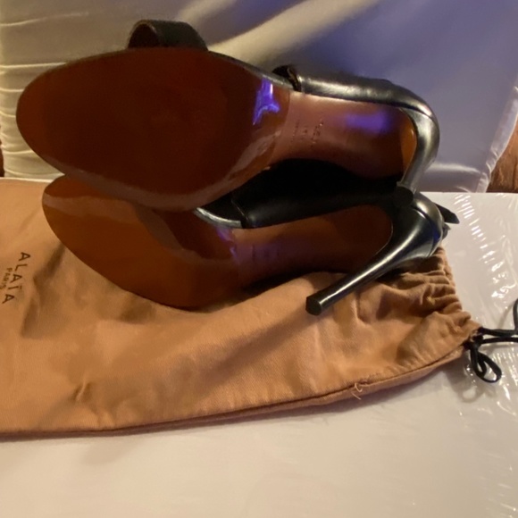 Shoes - Picture 3 of 3